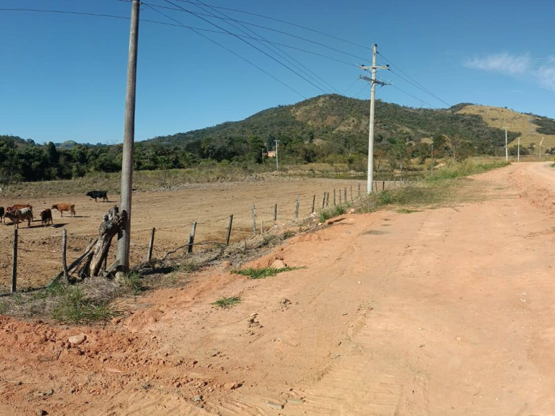 Área de 2 alqueires no Bairro São Domingos, Divinolândia - SP.