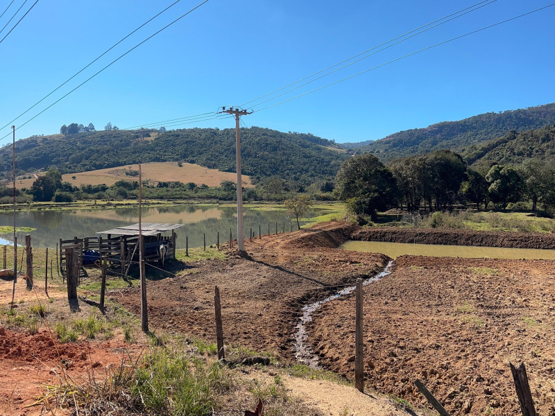 Área de 2 alqueires no Bairro São Domingos, Divinolândia - SP.